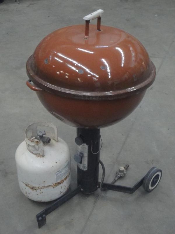 lot 58 image: Weber Portable LP Gas Grill With 20...