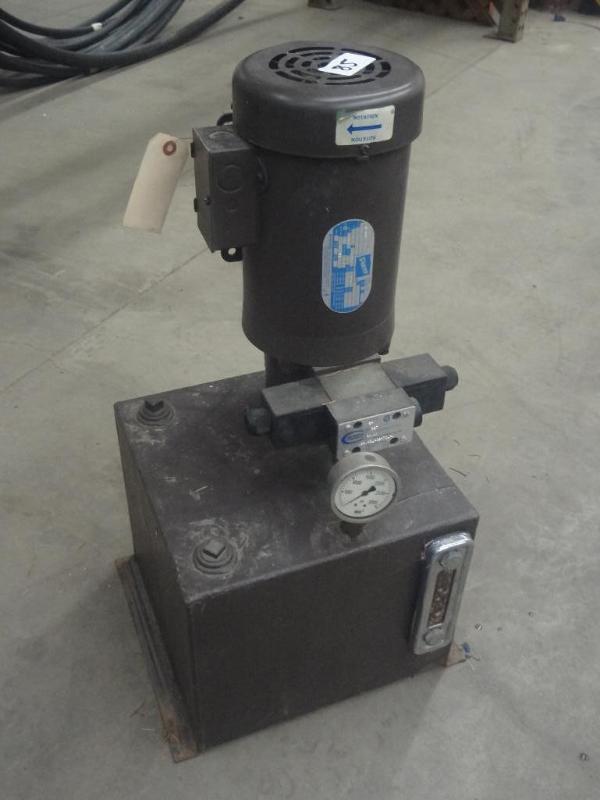 lot 85 image: 4-Gallon Hydro Supply With Doerr 3-...