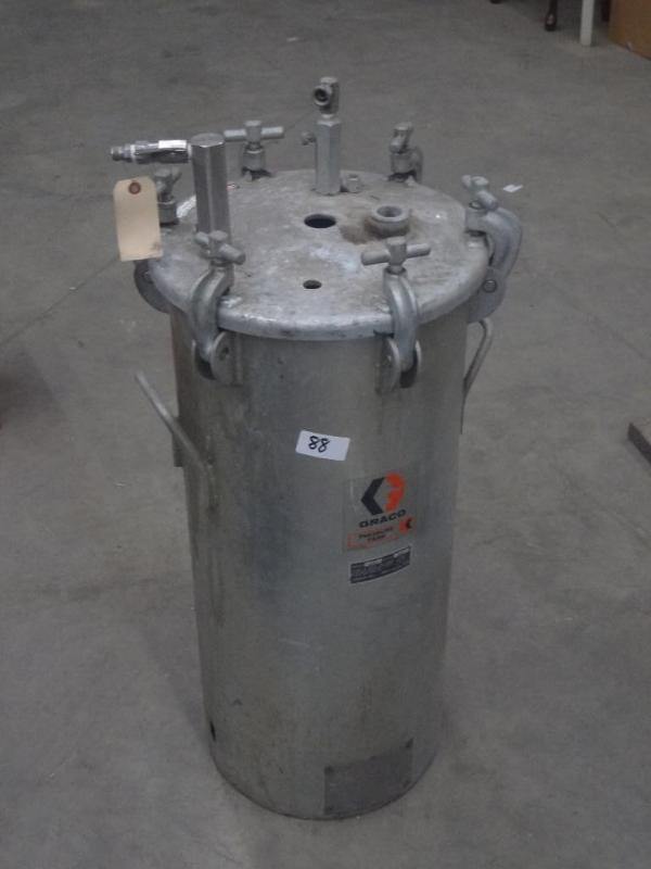 lot 88 image: Graco 210397 Pressure Tank, 15-Gall...