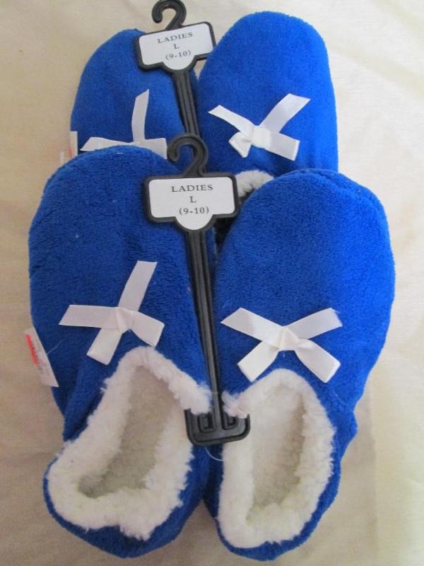 2 pair of ladies size large slipper...