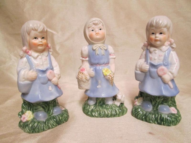 Lot of 3 little girl figurines. The...