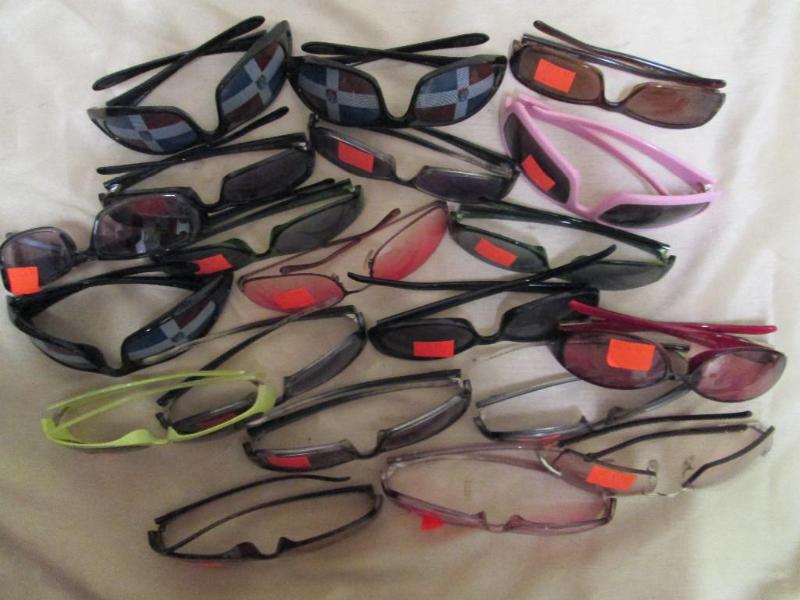 Lot of approximately 20 pairs of ne...