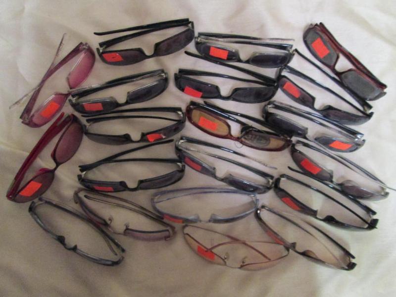 Lot of approximately 20 pairs of ne...
