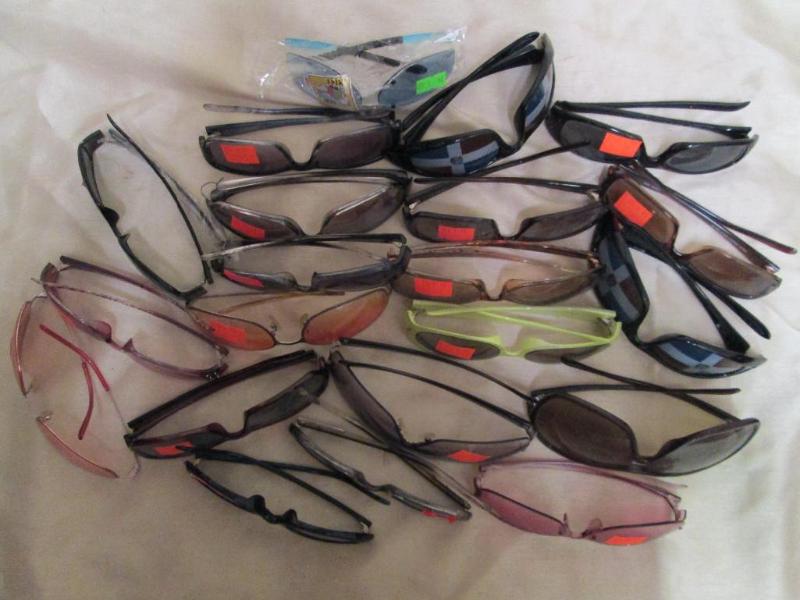 Lot of approximately 20 pairs of ne...