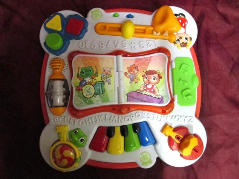 Leap Frog learning station for youn...