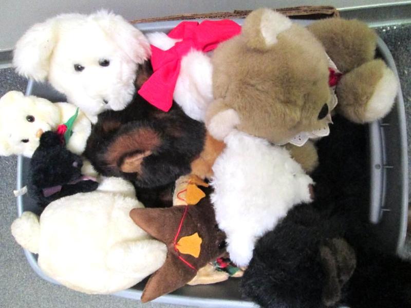 Lot of plush bears. All in excellen...