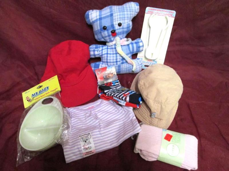 Miscellaneous lot of baby items. In...