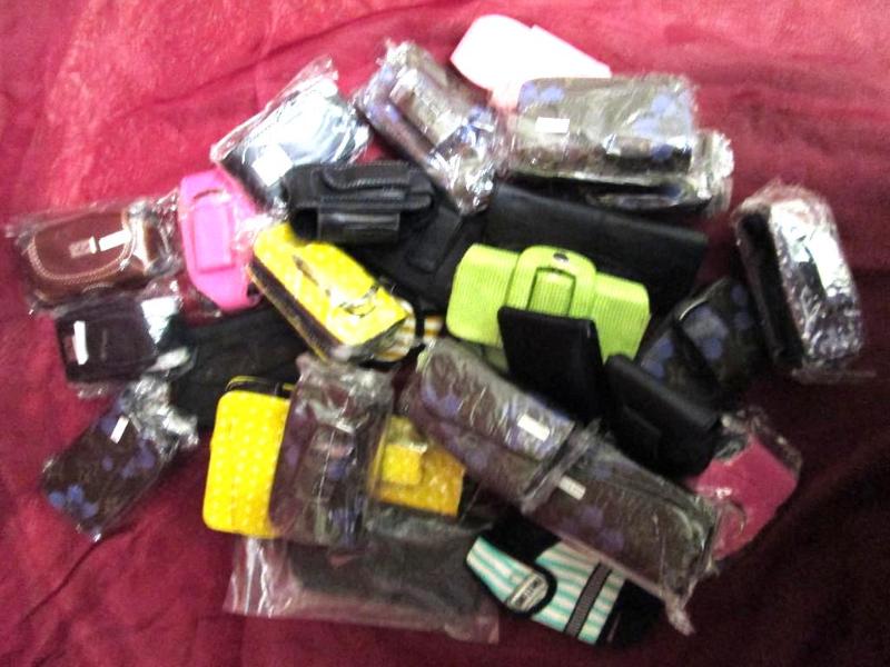 Lot of 25 cell phone cases for flip...