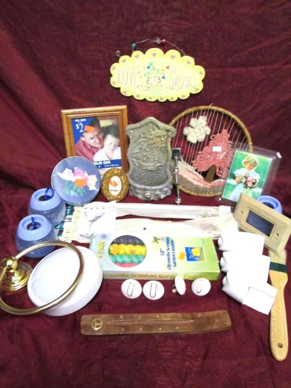Household dcor items. Frames, curta...