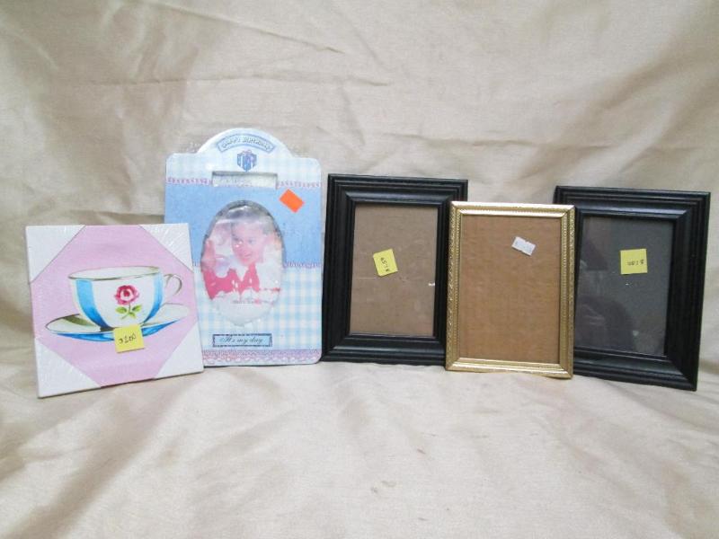 Lot of picture frames with various ...