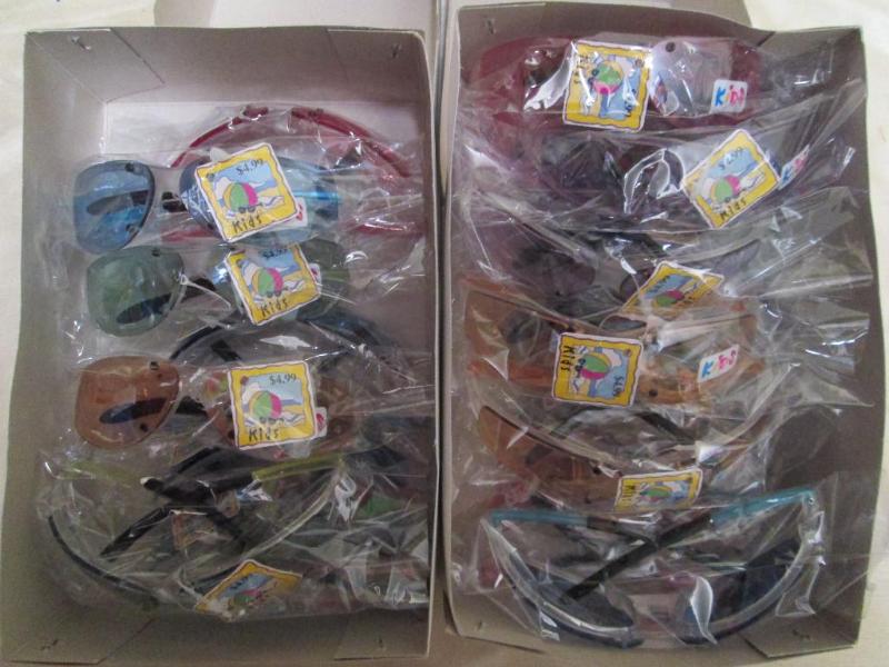 Lot of approximately 20 pairs of ch...
