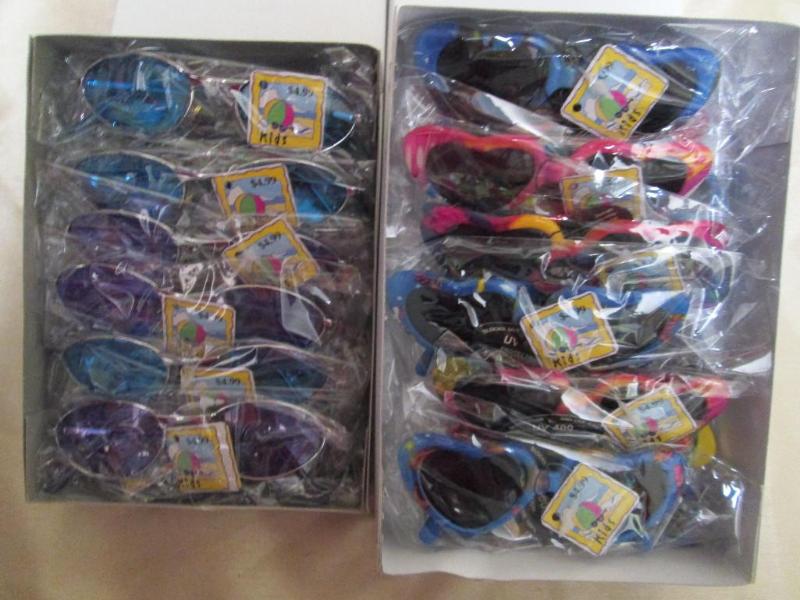 Lot of approximately 20 pairs of ch...