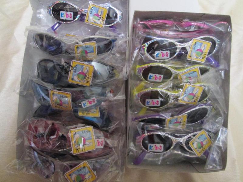 Lot of approximately 20 pairs of ch...