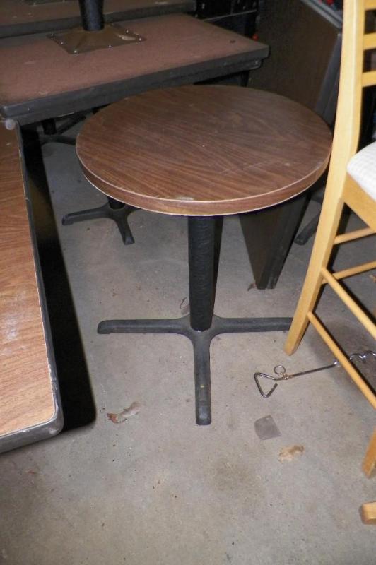 lot 25 image: 24 inch wide Round Table