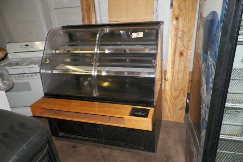 lot 3 image: Barker Bakery Merchandiser