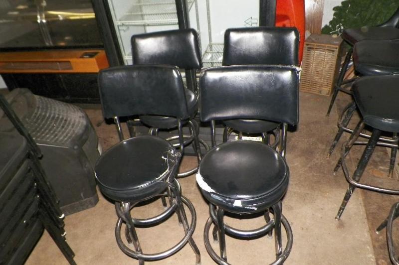 lot 35 image: 4 Bar Stools