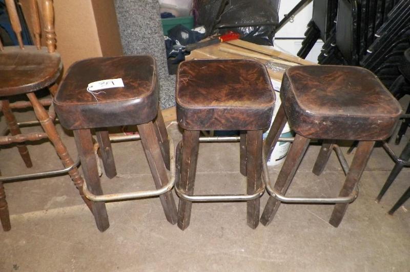 lot 39 image: 3 Brown Bar Stools