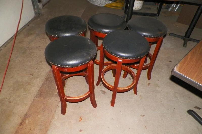 lot 53 image: 5 Bar Stools