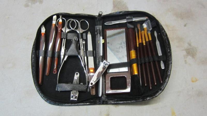 20 pc manicure kit...