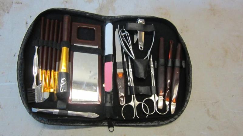 20 pc manicure kit...