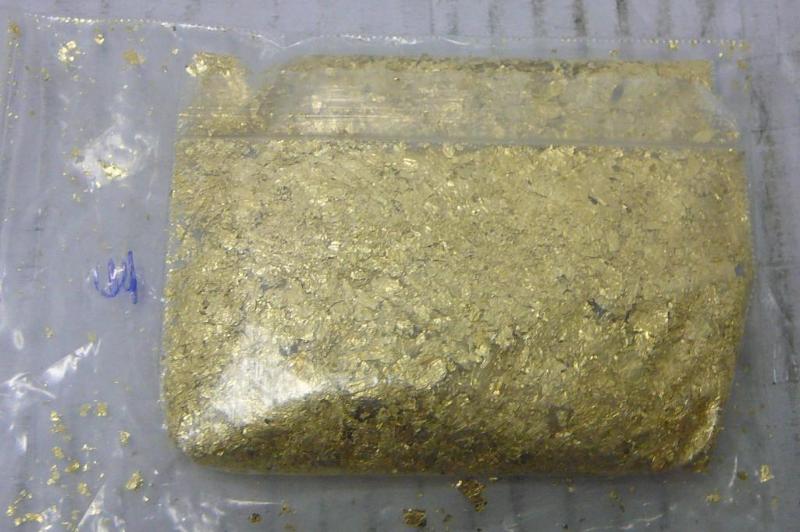 lot 3 image: 3.dwt or 5. grams of Gold Flakes Ap...