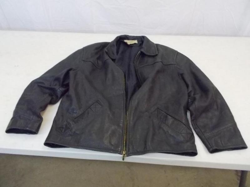 lot 27 image: Colebrook & Co., size large, bl...