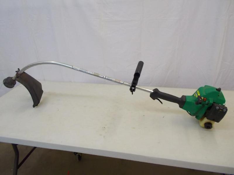lot 38 image: Featherlite weed eater trimmer.&nbs...