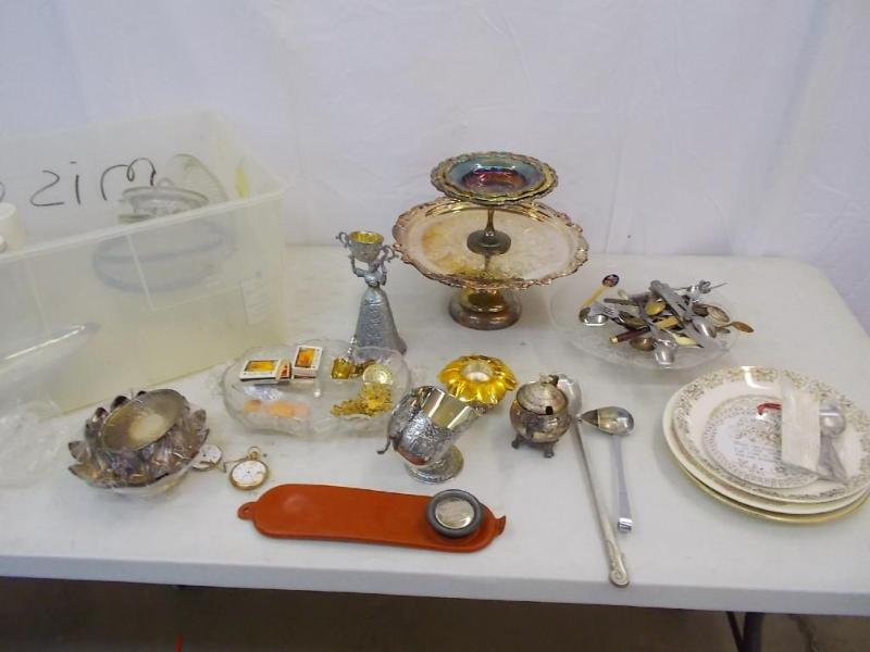 lot 49 image: A large tub of misc. items, silver ...