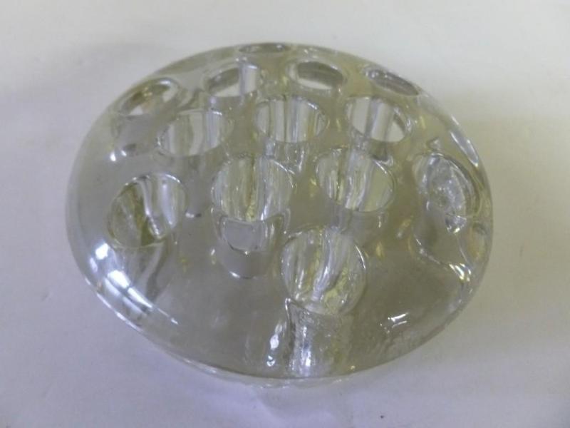 Large vintage glass frog that measu...