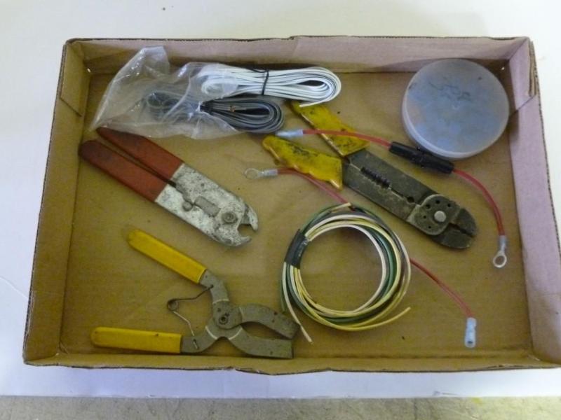 Lot of electrical items that includ...