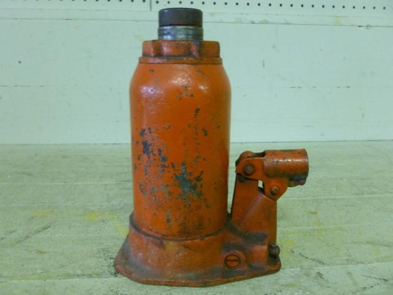 Large heavy duty hydraulic jack, te...