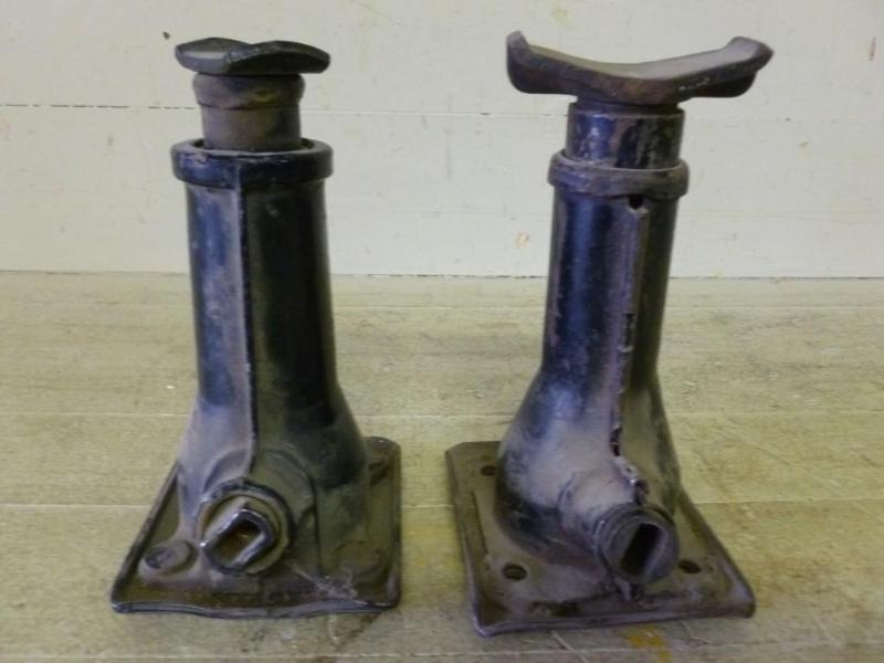 Lot of two car bumper jacks....