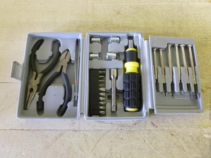 Portable tool kit, looks like new i...