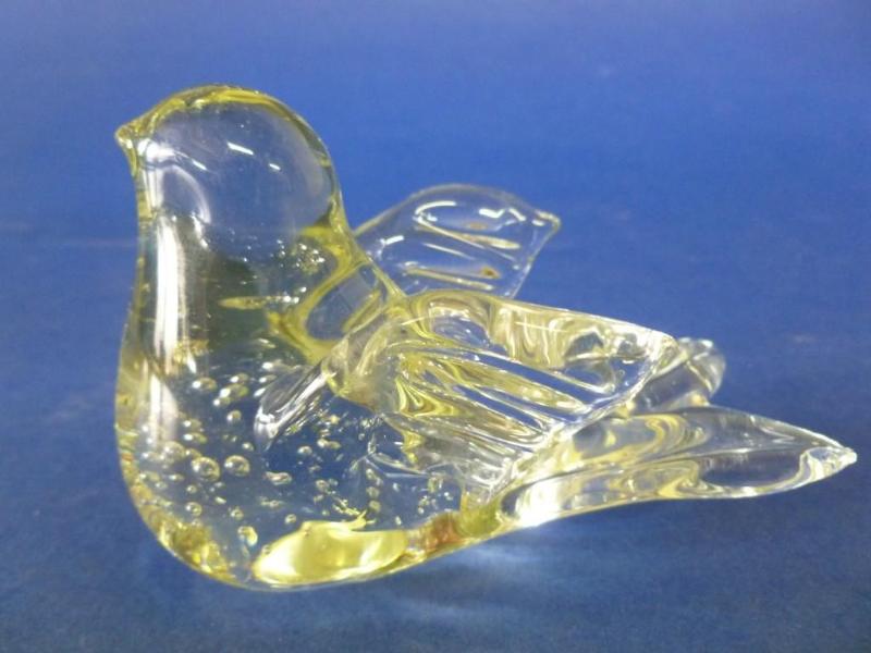 Large solid glass bird, measures 2 ...