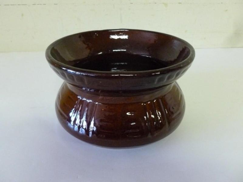 Vintage porcelain spittoon that mea...