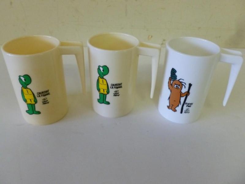 Lot of three Walt Kelly kids juice ...