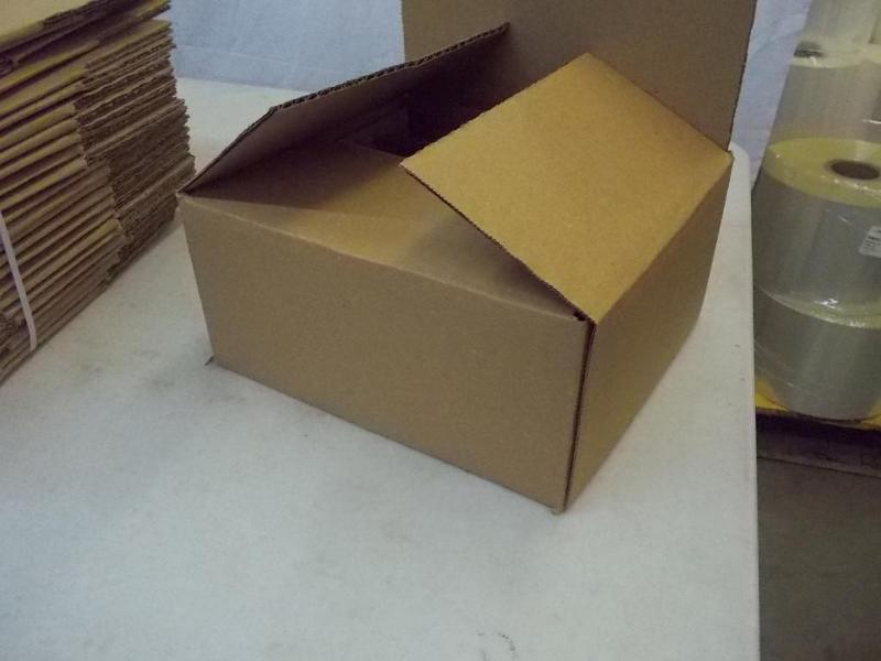 Cardboard boxes. 2 bundles of 25, 1...