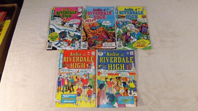 5 Archie Comic Books, Archie at Riv...
