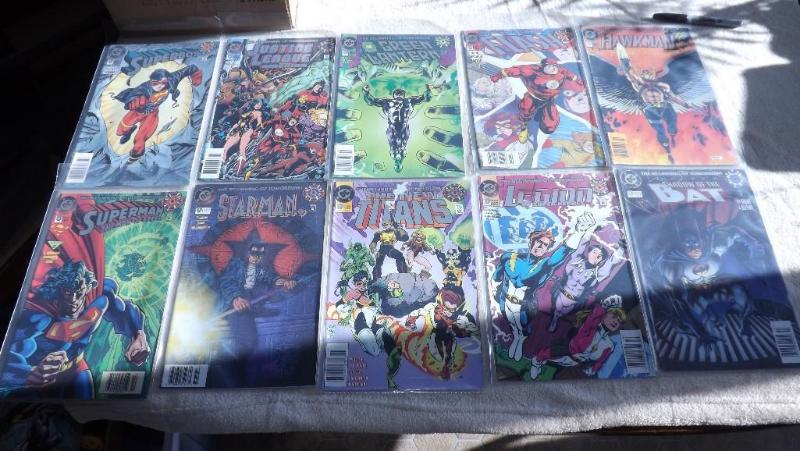 10 DC Comic Books, Mixed Lot ALL ar...