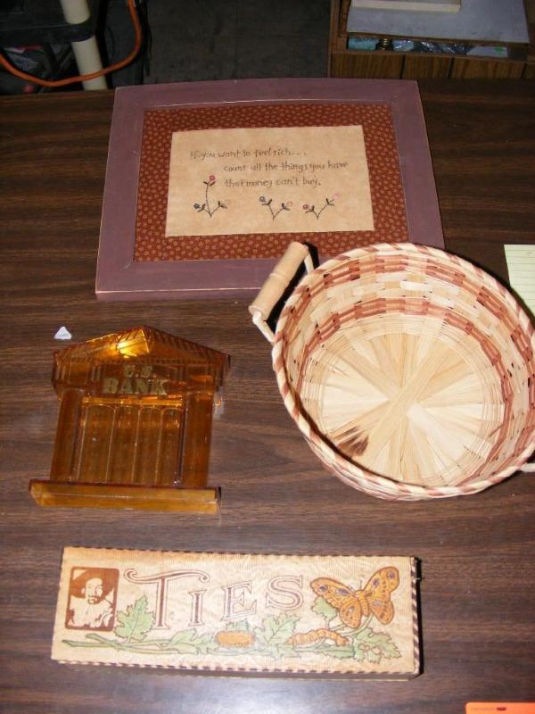 lot 106 image: Lot of Decorative Items...