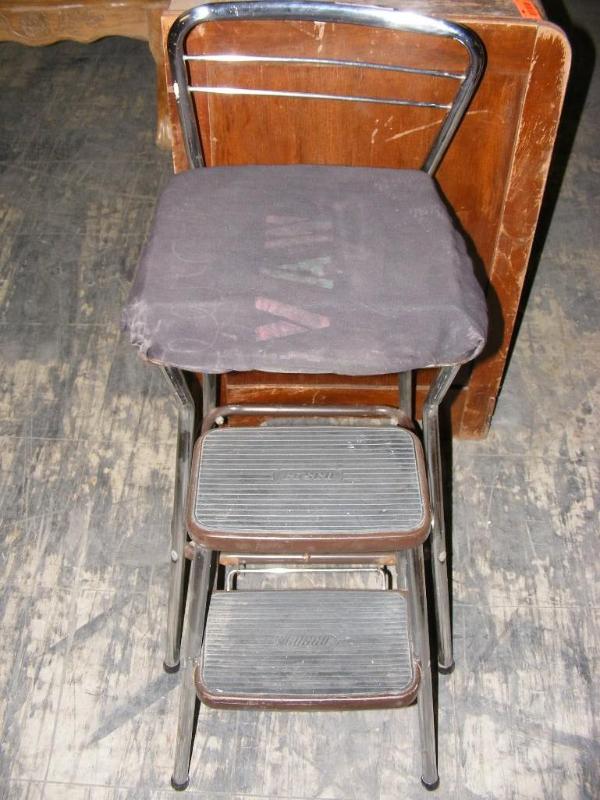 lot 113 image: older step stoolchair by Cosco...