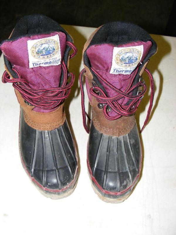 lot 120 image: Boots, womens size 8M...