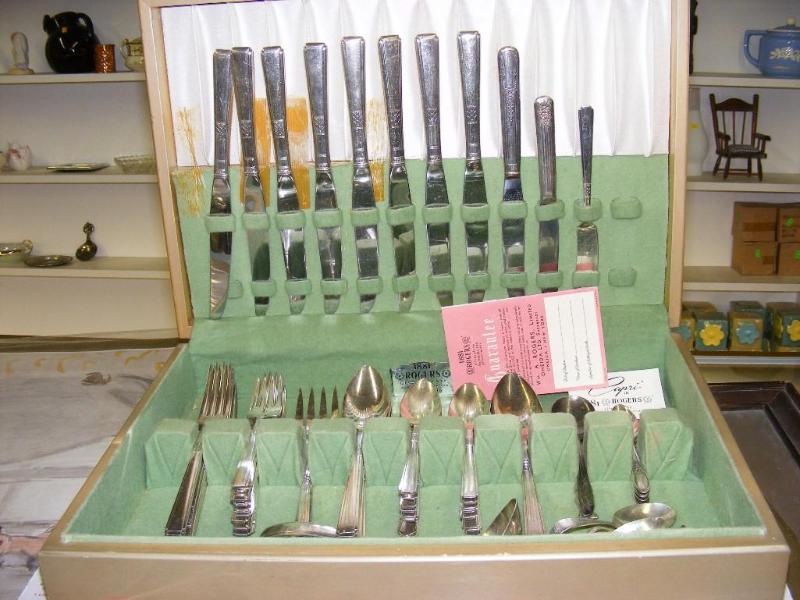 lot 164 image: Set of Silverware, 1881 Rogers  si...