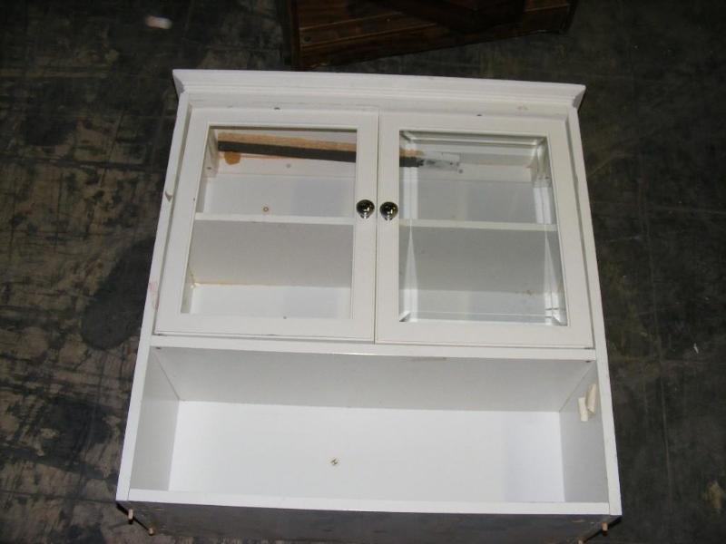 lot 183 image: Small Bathroom Cabinet, only has on...