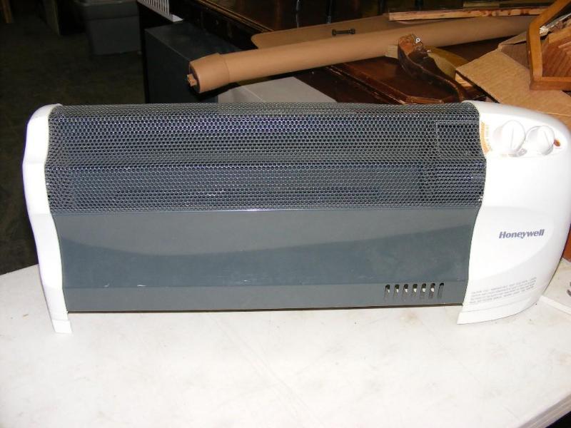 lot 188 image: Portable Honeywell Heater, works...