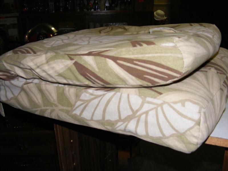 lot 194 image: Lawn Chair Cushion, Leaf pattern...
