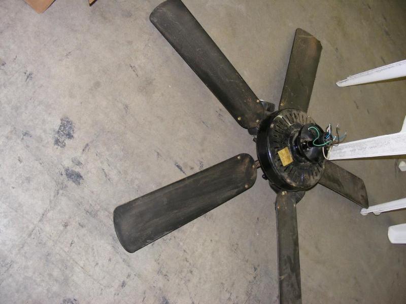 lot 27 image: Ceiling Fan with three lights...
