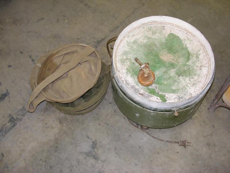 lot 32 image: Lortone Vibrating Flat Lap, motor l...