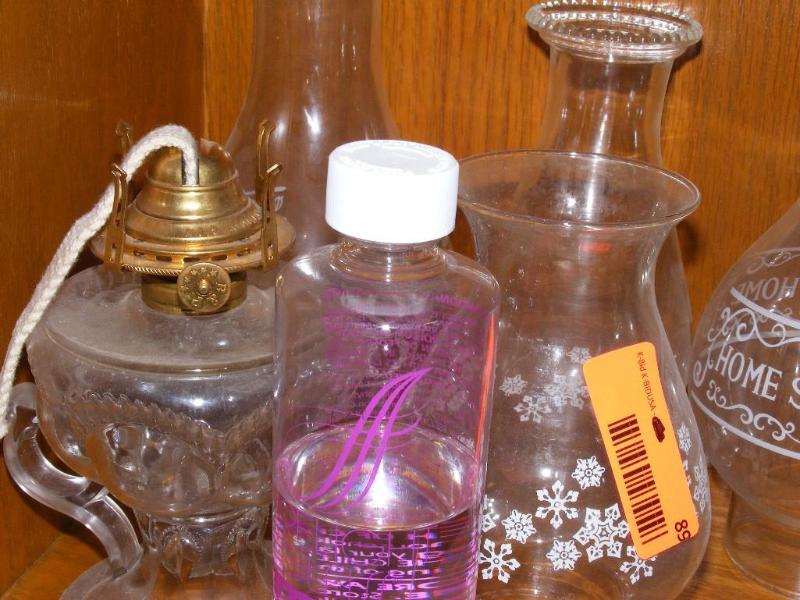 lot 6 image: Lot of Lamp Parts, 1 base, four chi...