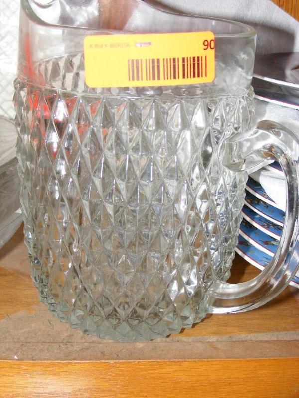 lot 7 image: Glass Water Pitcher and 5 glass bow...